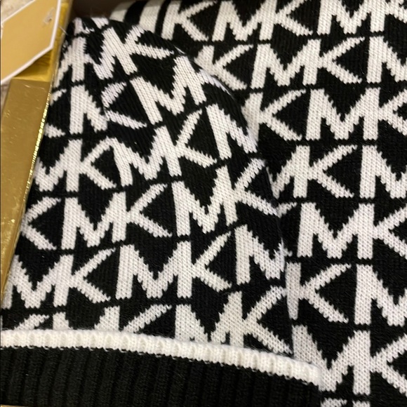 NWT Michael Kors Black and White Hat, Scarf, and Glove Set. Price is firm - Picture 2 of 5